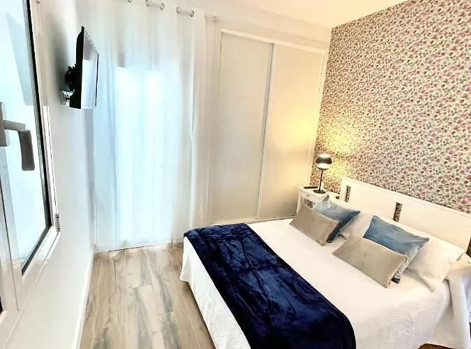 Luxury Sea Front V Apartamento *